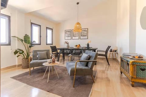 Living room, Seating area, Dining area