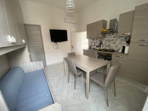 Communal lounge/ TV room, Kitchen or kitchenette, Living room