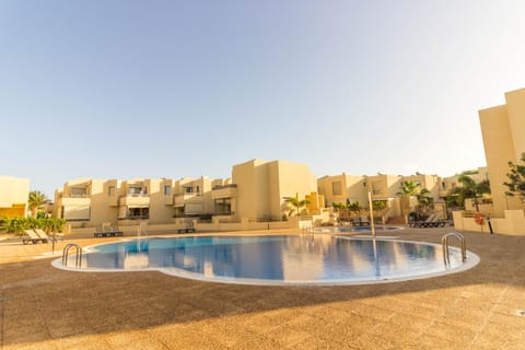 Swimming pool, sunbed
