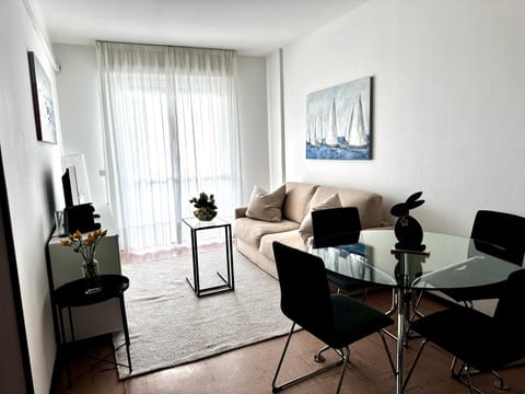 Photo of the whole room, Seating area, Dining area