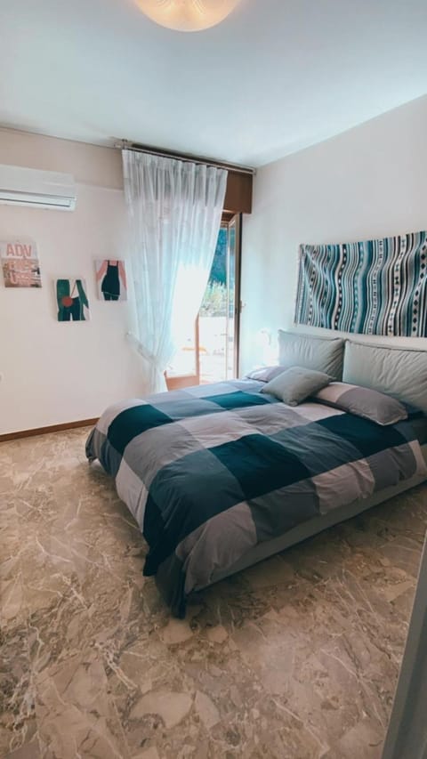 Nearby landmark, Bed, TV and multimedia, Coffee/tea facilities, Balcony/Terrace, Bedroom, heating, internet, towels, air conditioner