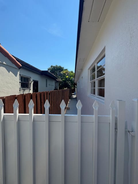 Property building, Facade/entrance, Day