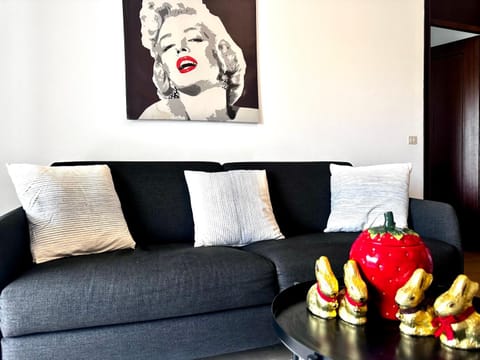 Living room, Decorative detail