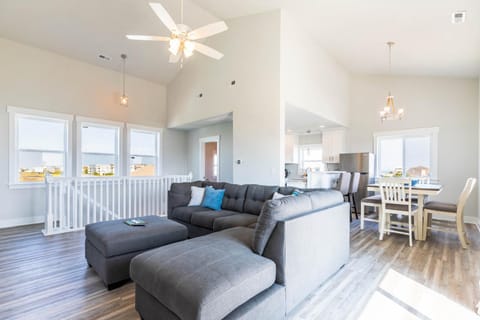 Stunning Sunset, Close To Beach Access, Great Views! House in Surf City