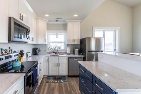 Stunning Sunset, Close To Beach Access, Great Views! House in Surf City