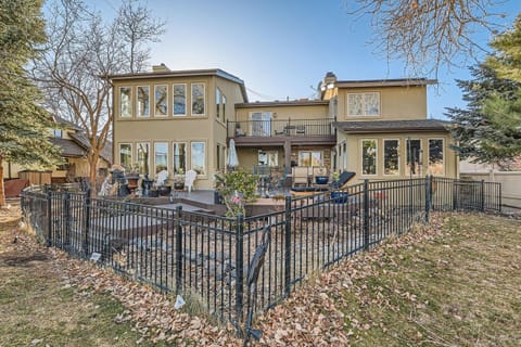 Property building, Patio, View (from property/room), Balcony/Terrace, Lake view
