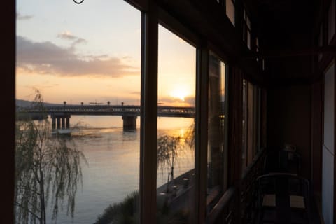 Natural landscape, View (from property/room), Balcony/Terrace, Lake view, River view, Sunset
