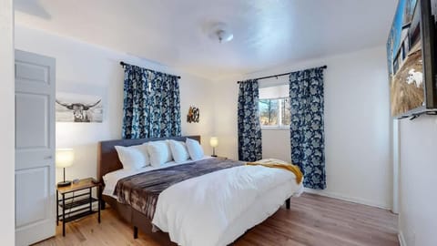 Spacious Arvada Family Home with King Beds and Office House in Arvada