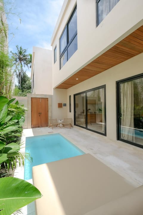 Property building, Pool view, Swimming pool, sunbed