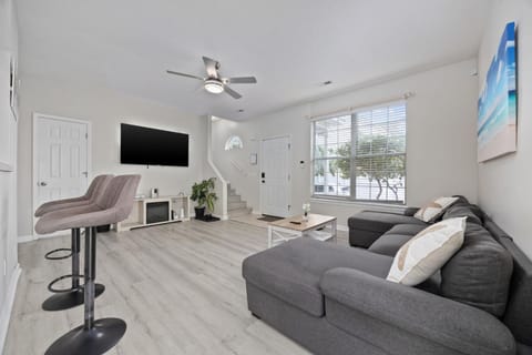 TV and multimedia, Living room, Seating area, fireplace
