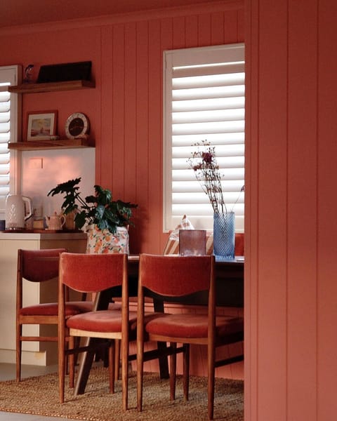 Kitchen or kitchenette, Seating area, Dining area
