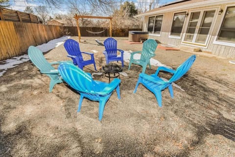 Sunny Family Home in Denver with huge yard and hot tub House in Aurora