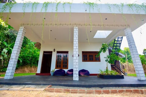 Property building, Balcony/Terrace, Garden view