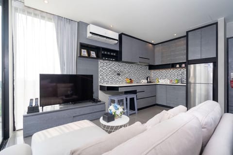 TV and multimedia, Kitchen or kitchenette, Living room, Seating area, Dining area
