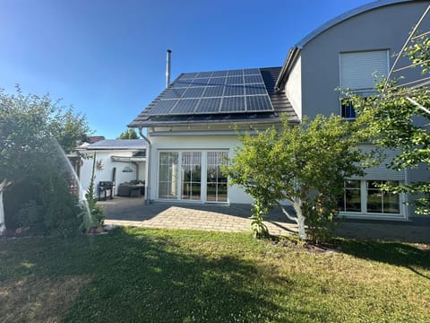 Property building, Spring, Day, Garden, Garden view