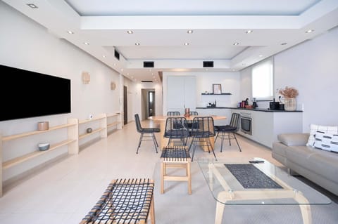 TV and multimedia, Kitchen or kitchenette, Living room, Seating area, Dining area