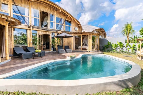 Property building, Patio, Day, Natural landscape, Garden, Garden view, Pool view, Swimming pool, sunbed