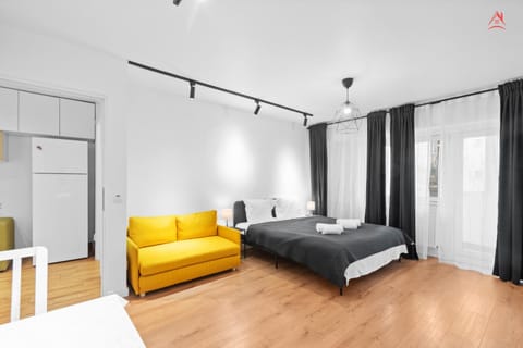 Bed, Living room, Photo of the whole room, Seating area, Bedroom