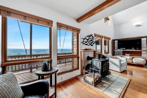 Family and Pet Friendly Cabin with Mountain Views, a Hot Tub, and Access to the Appalachian Trail, Perfect for a Weekend Getaway Cabin in Shenandoah Valley