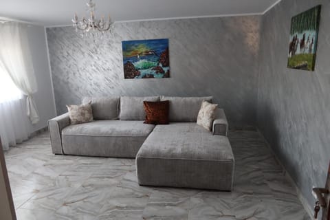 Living room, Photo of the whole room