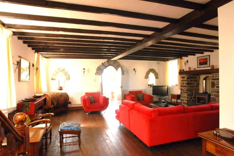 TV and multimedia, Living room, Seating area, fireplace