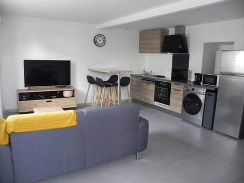 Communal lounge/ TV room, Kitchen or kitchenette