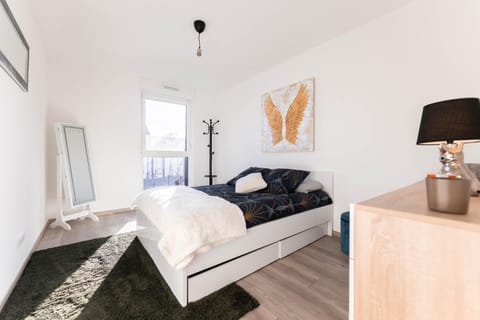 Bed, Photo of the whole room, Bedroom