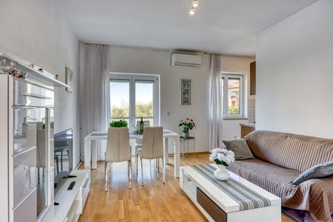 TV and multimedia, Living room, air conditioner