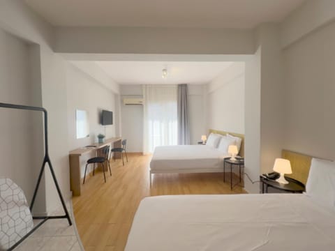 Bed, TV and multimedia, Photo of the whole room