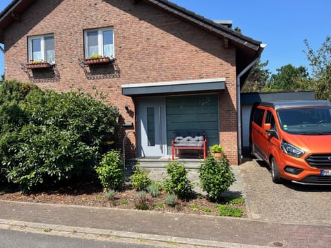 Property building, Facade/entrance, Street view, Parking