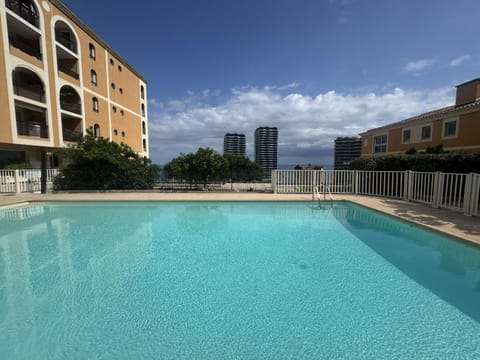 STUDIO BEAUSOLEILMONACO TERRASSE VUE MER Clim et Accès Piscine Apartment in Roquebrune-Cap-Martin