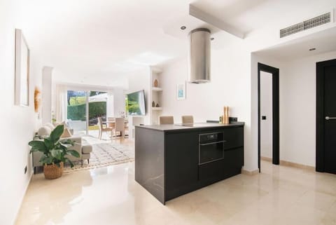 Casa Linda Terrace Pool Modern Apartment in Marbella