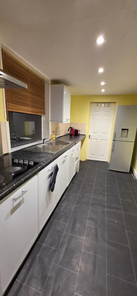 DL3 x Contractors Accommodation DM 4 deals x 4BDx sleeps 15 House in Darlington