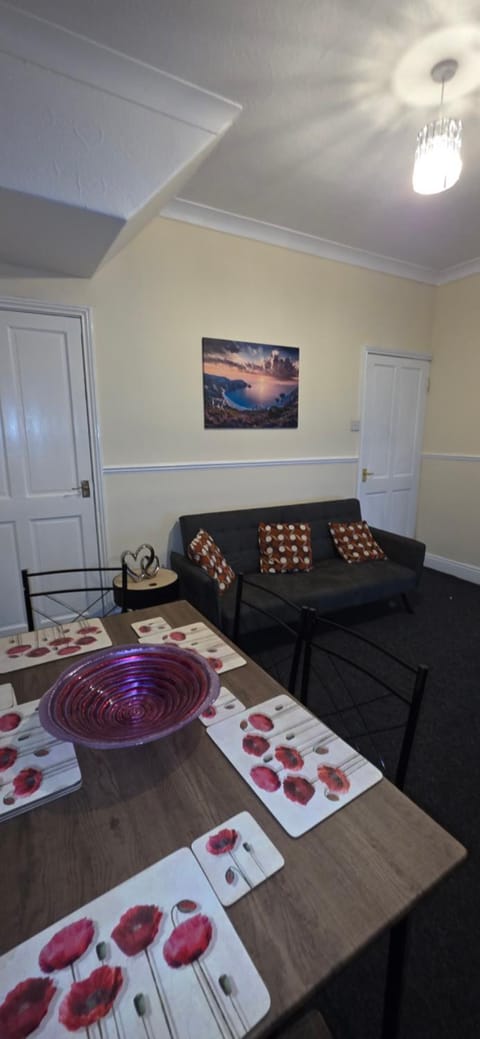 DL3 x Contractors Accommodation DM 4 deals x 4BDx sleeps 15 House in Darlington