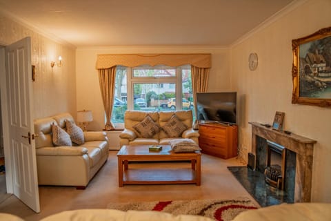 TV and multimedia, Living room, Seating area