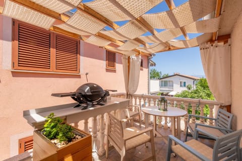 Patio, Day, Balcony/Terrace