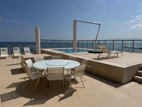 View (from property/room), Balcony/Terrace, Balcony/Terrace, Seating area, Dining area, Pool view, Sea view, Swimming pool, sunbed
