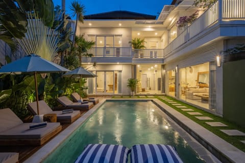 Property building, Night, Pool view, Swimming pool, sunbed