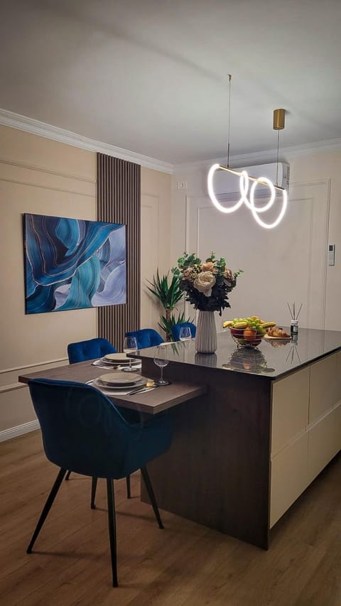 Food and drinks, Dining area, Food