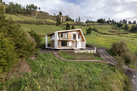 Property building, Day, Natural landscape, Garden, Garden view, Mountain view