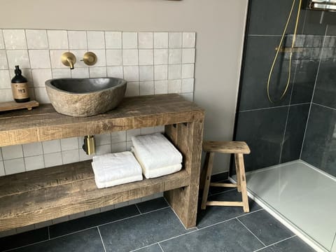 Shower, Bathroom, towels