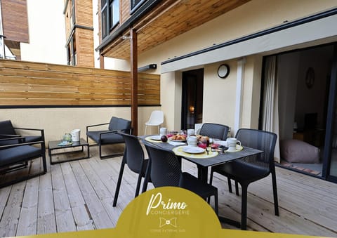 Patio, View (from property/room), Balcony/Terrace, Living room, Seating area, Dining area