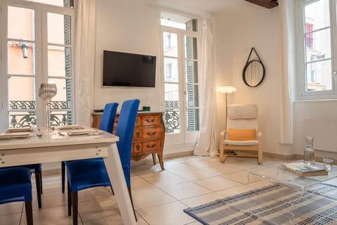TV and multimedia, Living room, Dining area