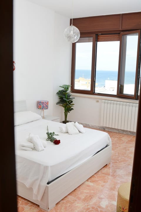 Bed, Natural landscape, Photo of the whole room, Bedroom, towels