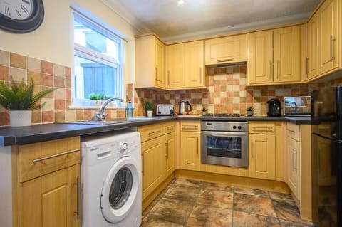 Merriotts Court - Parking - WIFI Bed and Breakfast in Newport