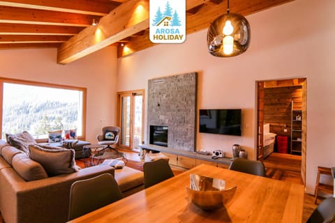 Living room, Dining area, fireplace