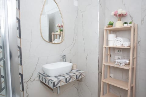 Bathroom, towels