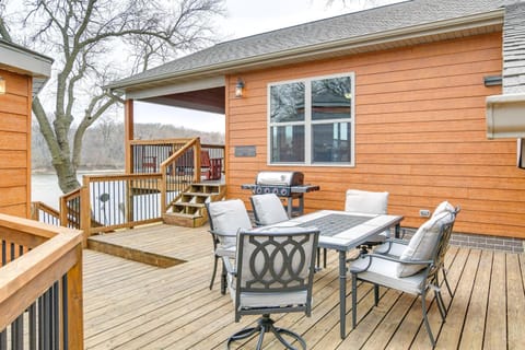 6 Mi to Dtwn Pella Riverfront Cabin with Game Room! Cabin in Iowa