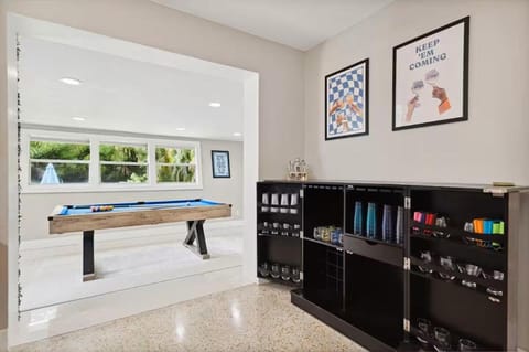 Billiard, Lounge or bar