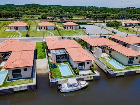 Bz94 House with Arete pool and JET ramp! 5 suites House in Armacao dos Buzios